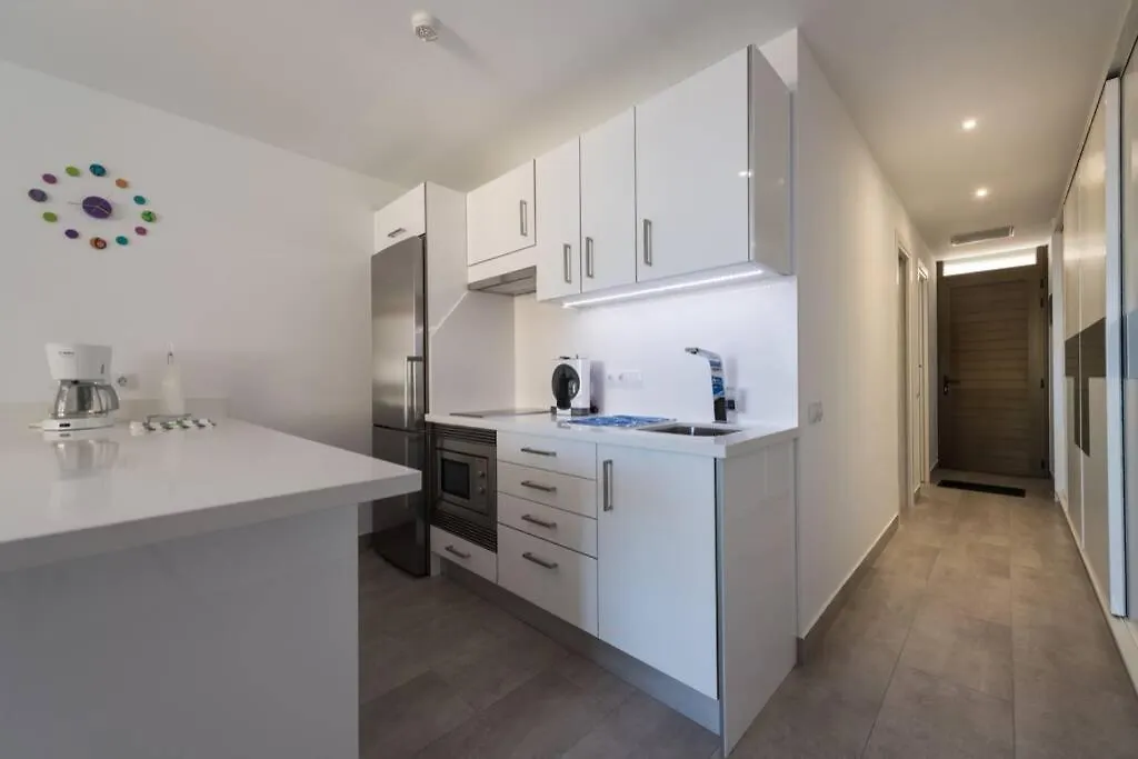 Modern Apartment With Sea Views And Fast Fiber Wifi Playa del Ingles  0*, Playa del Ingles (Gran Canaria)